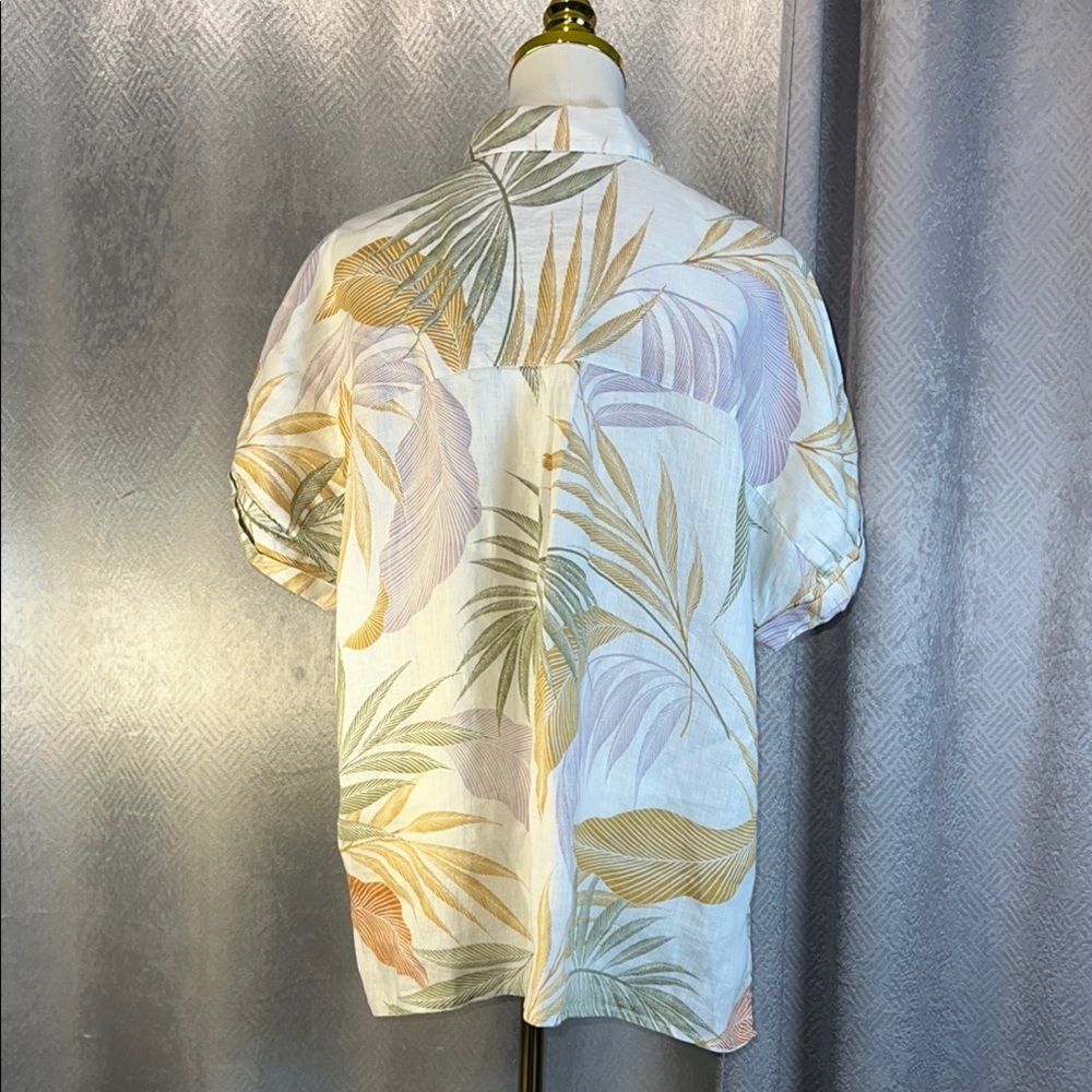 Tahari Women’s 
Fern Print Linen Short Sleeve
Button-Up Top sizeXL.       ordrA3 - Picture 5 of 8
